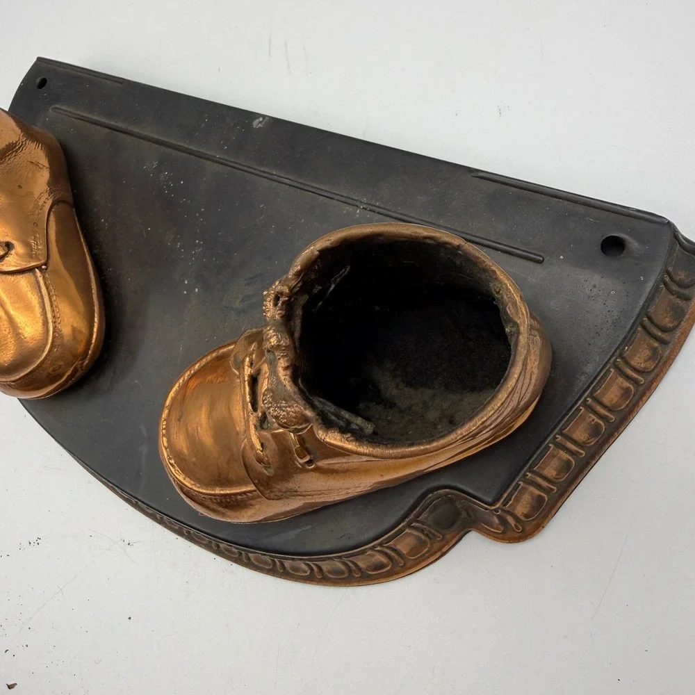 Vintage Bronzed Baby Shoes Keepsake Display Stand Set Copper Tone 6098 Decor